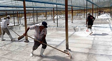 Evliya Çelebi'nin övgüyle bahsettiği alanda 3 bin yıldır su ekip tuz üretiyorlar