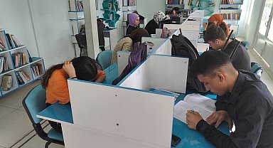 Eyyübiye'de üniversiteye hazırlanan gençlere destek sürüyor