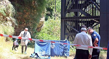 Falezlerden sahile inen asansörün yanında genç adamın cesedi bulundu