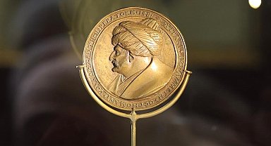 Fatih Sultan Mehmet madalyonunun sergilenmesine başlandı