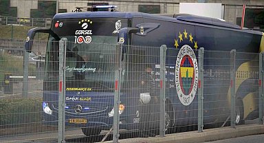 Fenerbahçe derbi için Nef Stadyumu'na ulaştı