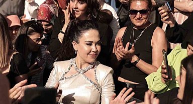 Fenomen Özlem Lina Öz'ün güzellik salonu açılışında izdiham yaşandı