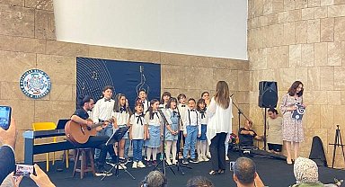 Forum Trabzon'da yıl sonu korusu sergilendi