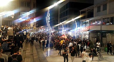 Galatasaraylı taraftarlardan şampiyonluk kutlaması