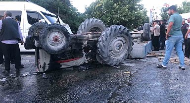 Gaziantep'te yolcu servisi ile traktör çarpıştı: 1 ölü, 1 yaralı