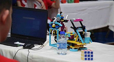 Geleceğin mühendisleri projelerini sergiledi