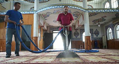 Gemlik Belediyesi'nden ibadethanelerde bayram hazırlığı