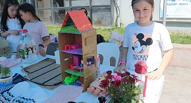 Geri dönüştürdükleri atıkları sergilediler