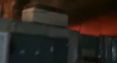 Geri dönüşüm fabrikasının deposunda yangın