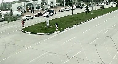 Geri manevra yapan sürücü anne ve kucağındaki bebeğine çarptı