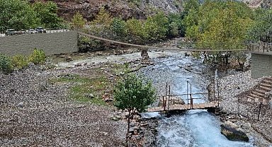 Göksu Şelalesi'ne yaya ulaşımını sağlayan sallanan köprü yenileniyor