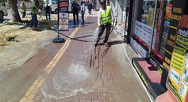 Gölbaşı Belediyesi, cadde ve sokakları temizliyor