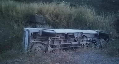 Gölbaşı ilçesinde minibüs takla attı: 1 yaralı