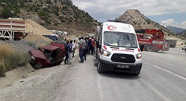 Gölbaşı'nda 2 otomobil çarpıştı: 3 yaralı