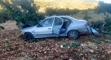 Gölbaşı'nda otomobil yoldan çıkarak devrildi: 5 yaralı