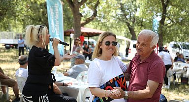 Güle oynaya yaza merhaba