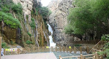 Günpınar Şelalesi görenleri hayran bırakıyor