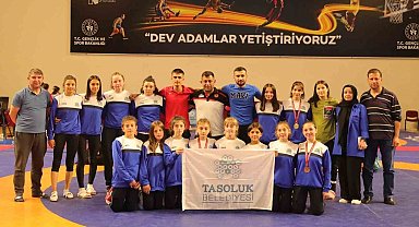 Güreşçi kızların milli takım başarısı