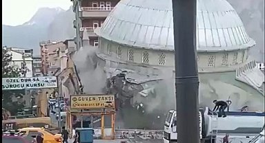 Hacı Sait Camisi'nin yıkılma anı görüntülendi