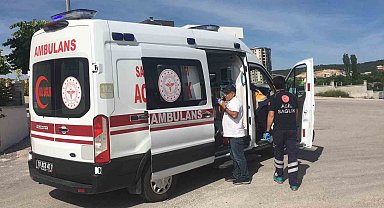 Hafif ticari araç ile otomobil çarpıştı: 1 yaralı