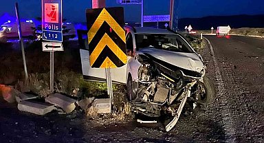 Hafif ticari araç ile otomobil çarpıştı: 7 yaralı