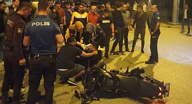 Hafif ticari araçla çarpışan motosiklet sürücüsü yaralandı