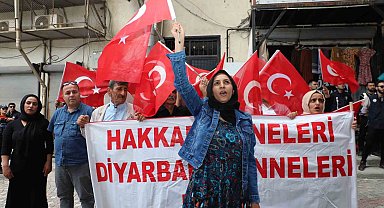 Hakkari'de annelerin evlat nöbeti devam ediyor