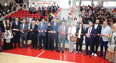 Hakkari'de yılsonu sergisine yoğun ilgi