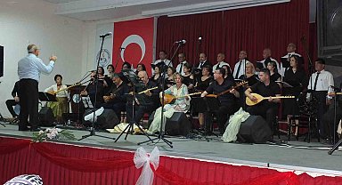 Halk eğitim merkezi kursiyerleri coşturdu