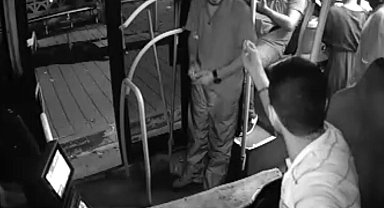 Halk otobüsünde dehşet dakikaları: Ekmek bıçağıyla şoföre saldırdı