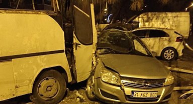 Hatay'da işçi servisi ile otomobil çarpıştı: 1 ölü, 25 yaralı