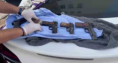 Hatay'da otomobilde 5 adet ruhsatsız silah ele geçirildi