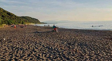 Hava sıcaklığı arttı, vatandaşlar denize koştu