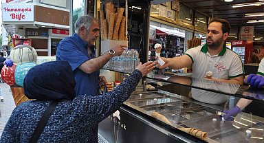 Havaların ısınmasıyla dondurma tezgahları renklendi