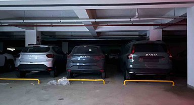 Havalimanında stoklandığı iddia edilen otomobillerin rent a car araçları olduğu öne sürüldü