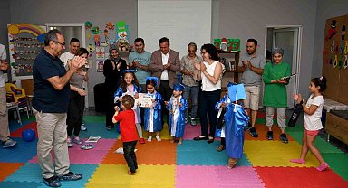 Hem mezuniyetlerini, hem Babalar Günü'nü kutladılar