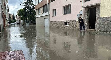 Her yağmurda bodrumu su dolan kadın ESKİ'ye isyan etti