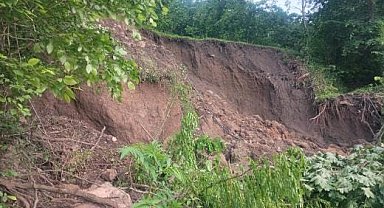 Heyelan 40 yıllık emeğini aldı