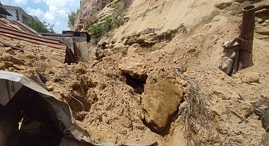 Heyelan iki komşuya korkulu dolu anlar yaşattı