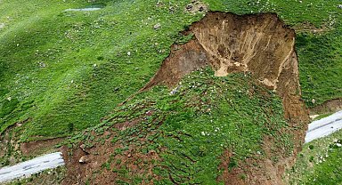 Heyelana bağlı yayla yolu çöktü
