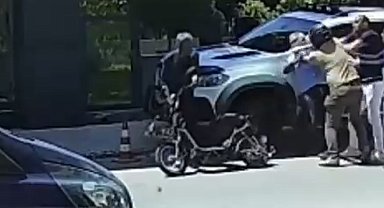 Hırsızdan "yok artık" dedirten davranış: Trafikte kavga eden adamın motosikletini çaldı