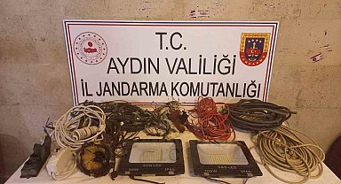 Hırsızlık şüphelileri çaldıkları malzemeler ile birlikte yakalandı