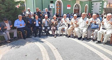 Hisarcık'ta 15 kişilik hac kafilesi kutsal topraklara dualarla uğurlandı