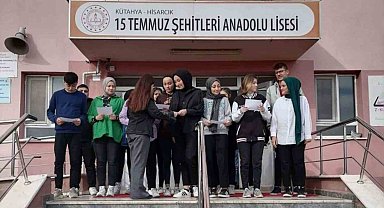 Hisarcık'ta eTwinning projesine katılan lise öğrencilerine katılım belgesi verildi