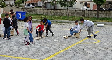 Hisarcık'ta unutulmaya yüz tutan eski oyunlar hayat buldu
