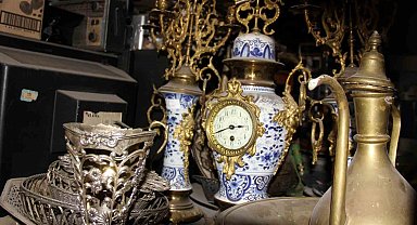 Hobi olarak başladı, yüz binlerce antika ve nostalji eser biriktirdi