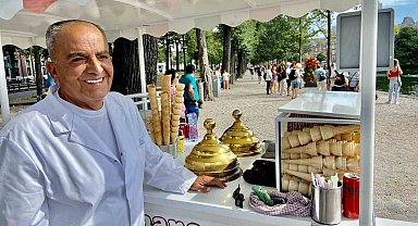 Hollanda'nın en ünlü dondurmacısı Musa Pekdemir 67 yaşında hayatını kaybetti