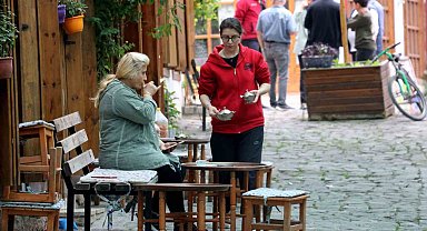 Hüma Hatun Sokağı'nın tamamın kadınlardan oluşan esnafı, ahilik kültürünü yaşatmaya çalışıyor
