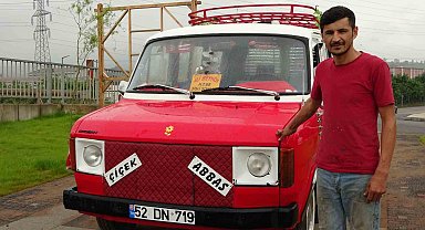 Hurda olarak aldığı minibüsü, hayranı olduğu 'Çiçek Abbas' minibüsüne çevirdi