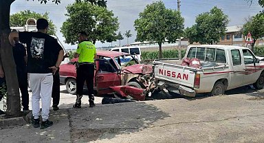 Hurdaya dönen araçtan yaralı kurtuldular